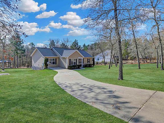 3rd image of 300 Charm Hill Rd
