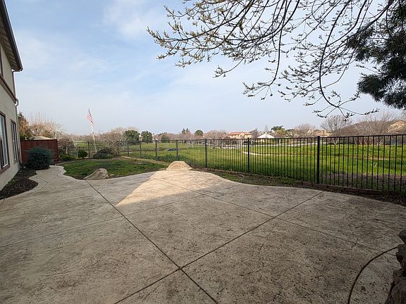 2nd image of 302 Pebble Beach Dr