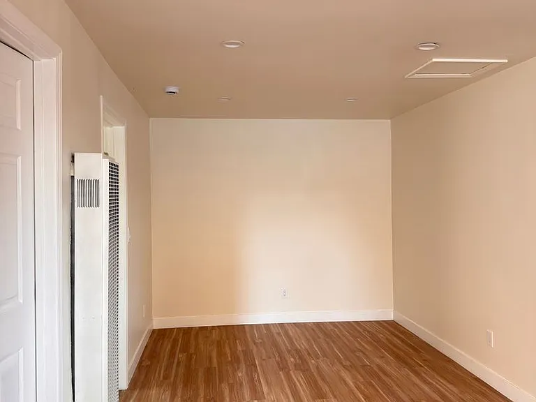 1060 McFarland Ave — Photo 5