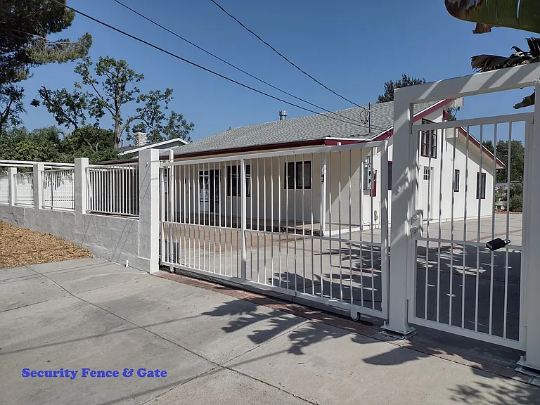 Arminta St — Photo 33