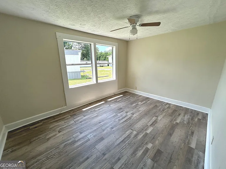 2455 Pegasus Pkwy #B — Photo 7
