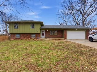 1333 Overlook Dr, Manhattan, KS 66503