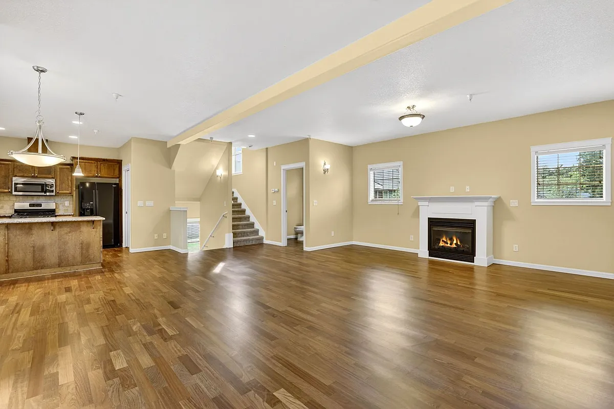 Building Photo - 308-394 SW Eastman Pkwy