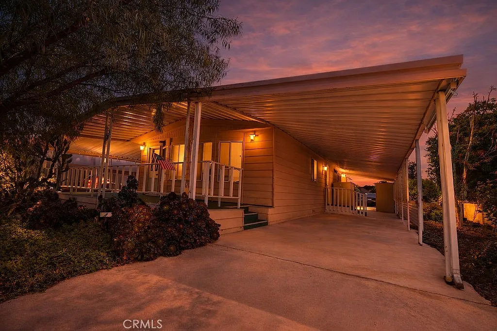2 bed, 960 sqft, $1,700 — Photo 3