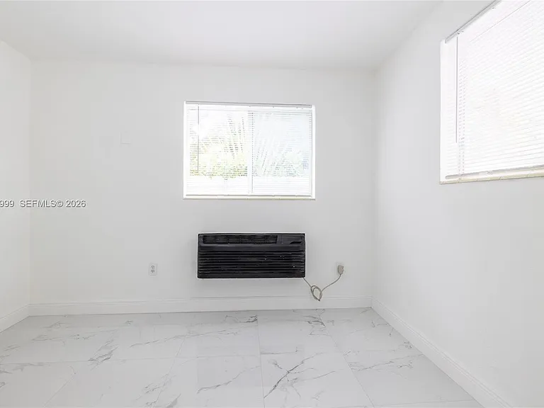 979 SW 10th St #4 — Photo 13
