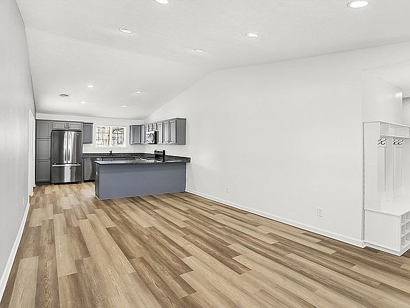 4th image of 2132 Poncianni Ave