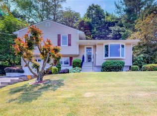 7 Oakridge Rd, White Plains, NY 10607