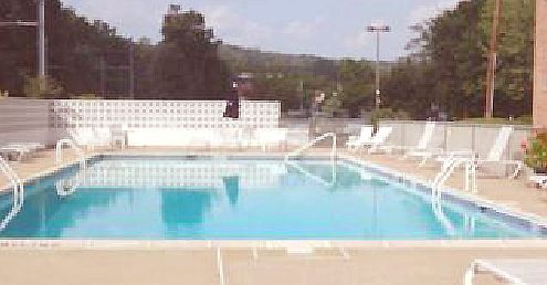 Outdoor pool w/ lifeguard