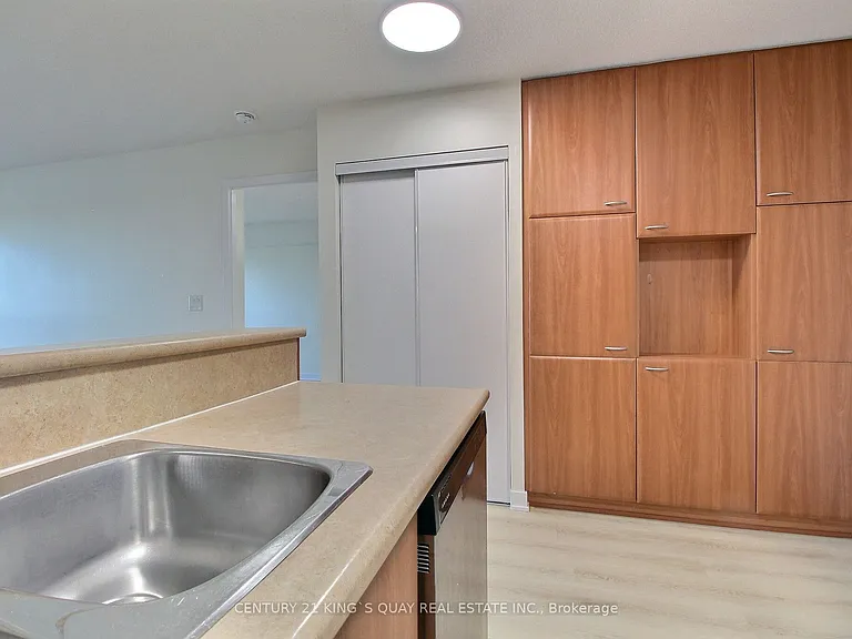 36 Lee Centre Dr #2009 — Photo 8