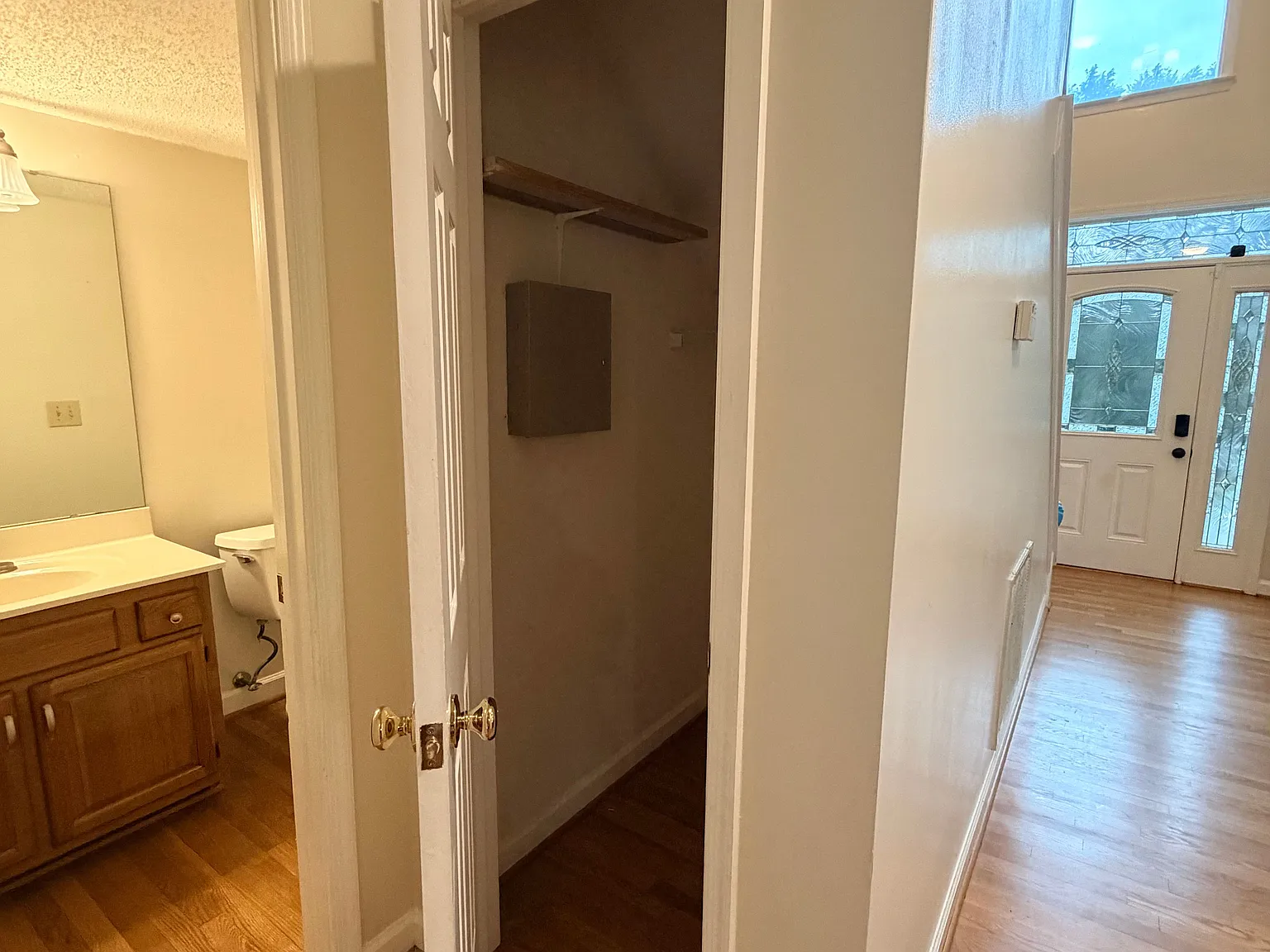4 bed, 2.5 bath, 2376 sqft, $2,600 — Photo 4