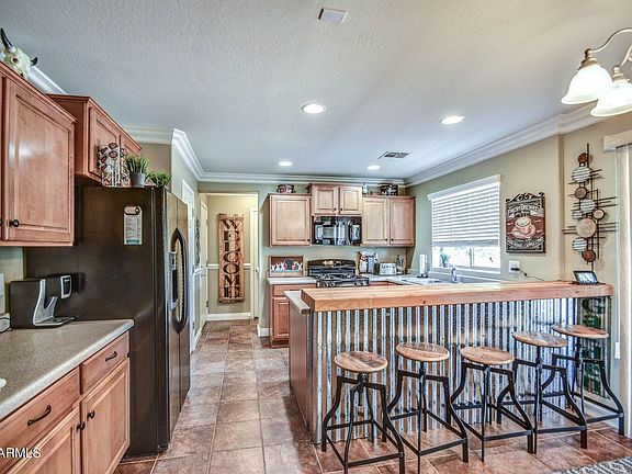 4th image of 3027 N Hawthorn Drive