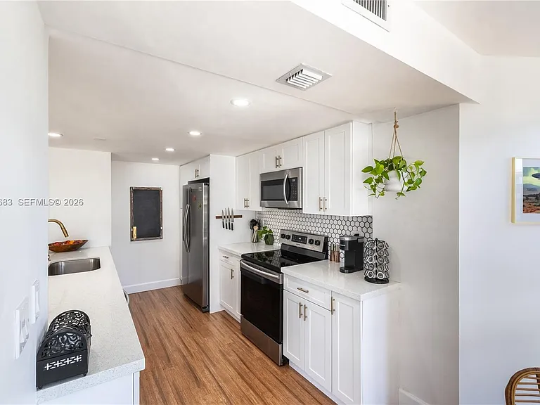 4000 Towerside Ter #308 — Photo 4