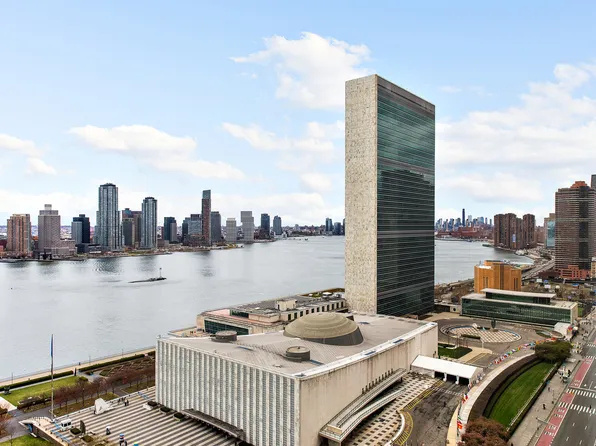 50 United Nations Plaza 21B image 3 of 16