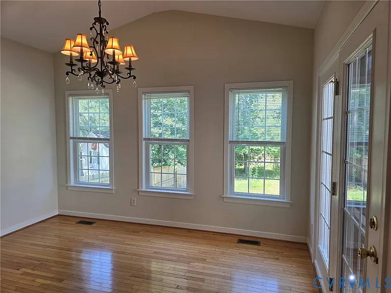 9521 Pine Trails Ct — Photo 8