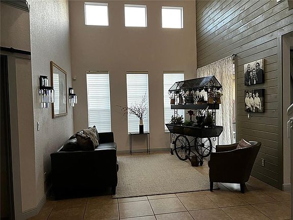 4th image of 5033 SW 139th Terrace