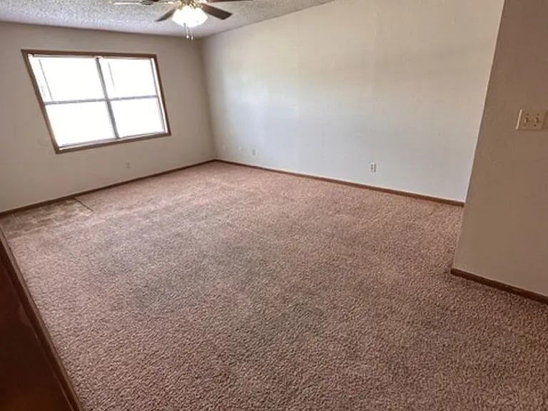 822 E Prairie Hill Dr — Photo 2