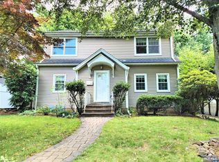 22 Sunset Ter, Tenafly, NJ 07670