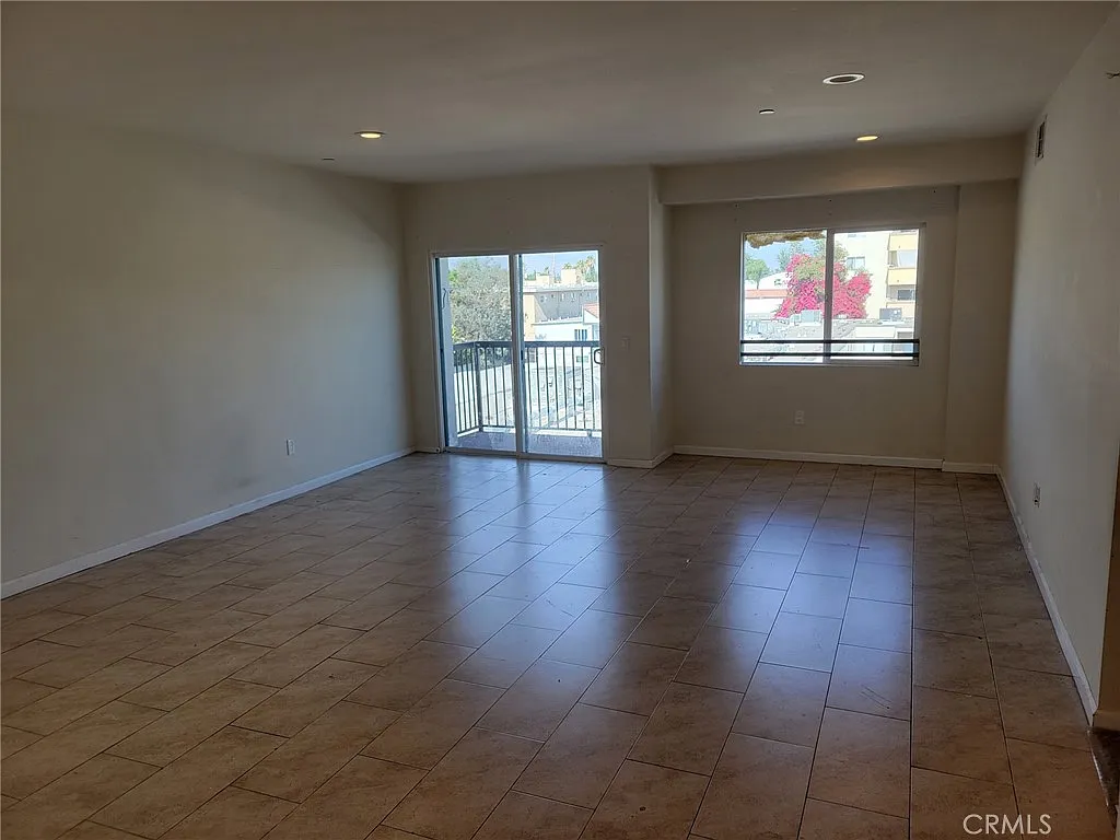 3 bed, 1400 sqft, $2,950 — Photo 4