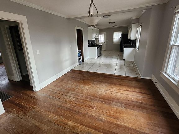 5th image of 212 12th St NE