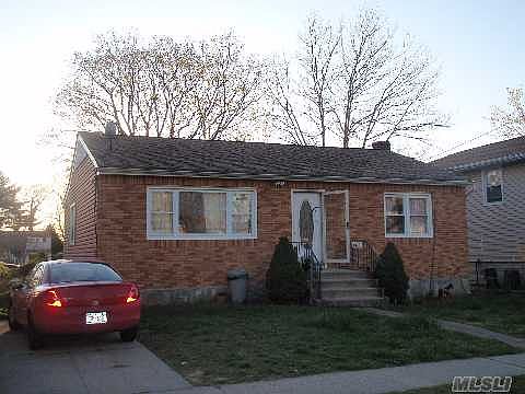 2nd image of 211 Brook St