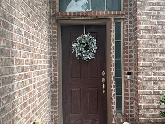 2nd image of 1109 Lake Hollow Dr