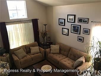 3rd image of 811 Deleon Ct