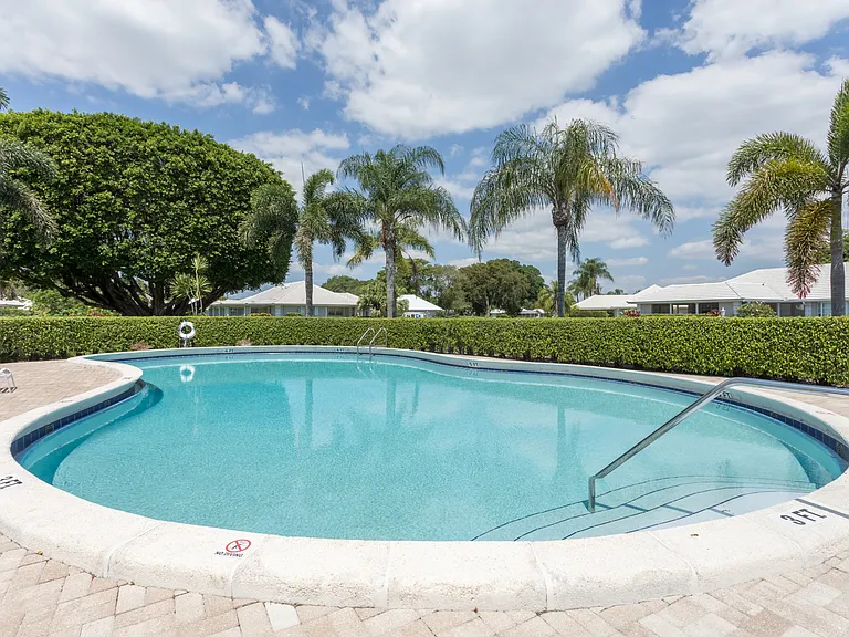 450 French Royale Cir — Photo 43