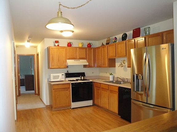 Eat in Kitchen w/ wood floor
