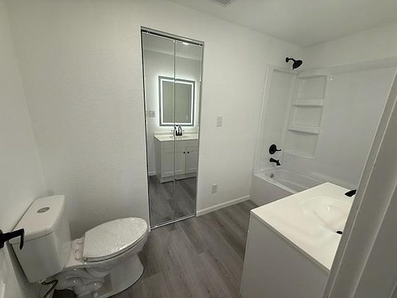 5th image of 616 S 7th St