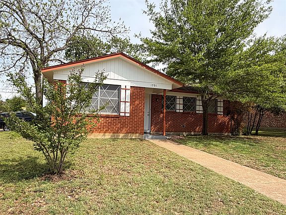 4th image of 1701 Warren Ln