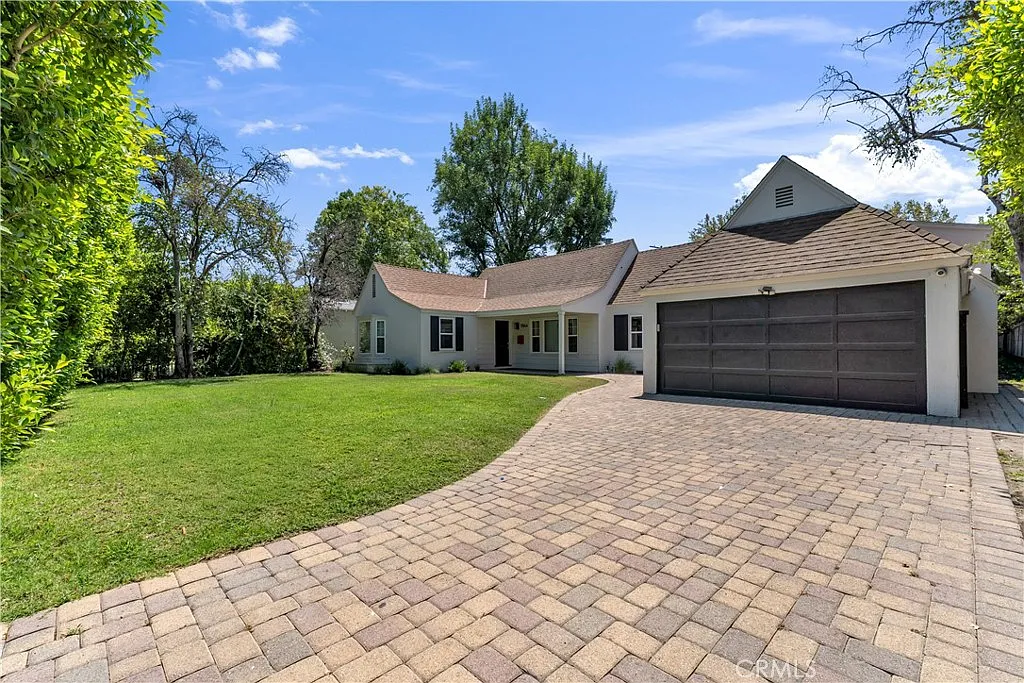 5 bed, 2.5 bath, 2477 sqft, $9,250 — Photo 1