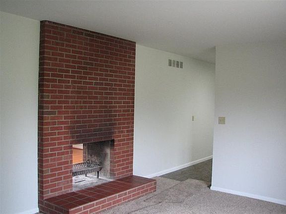 2nd image of 10458 Alexandria Pike