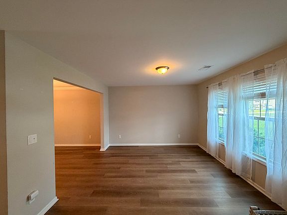 5th image of 3637 Moseley Dr