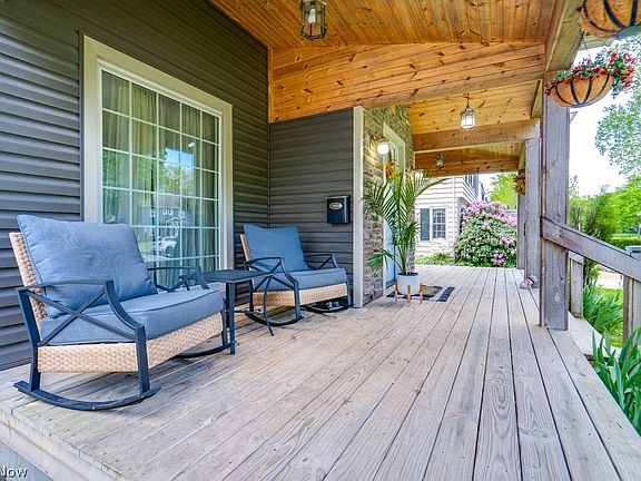 3rd image of 375 Roslyn Ave