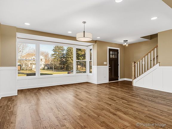 2nd image of 1006 E Oak Ave