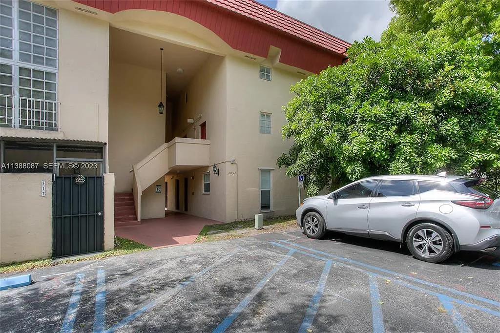 1 bed, 1.5 bath, 930 sqft, $1,850 — Photo 1