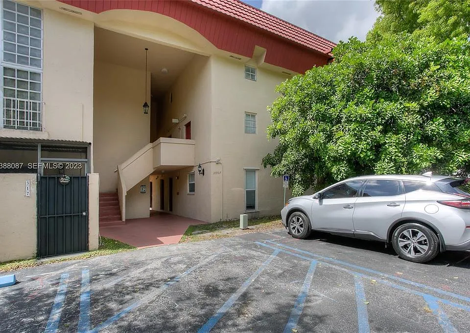 10907 N Kendall Dr #427
