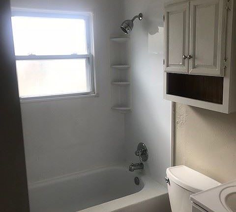 2nd image of 4201 Seneca Ave