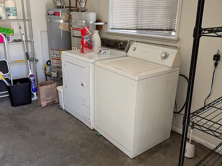 1648 Talmadge St — Photo 12