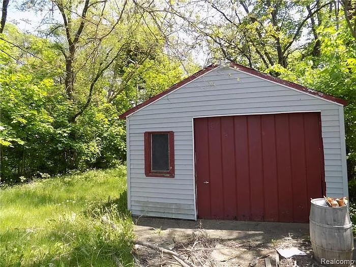 18708 Shaftsbury Ave — Photo 2