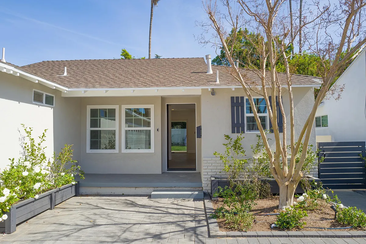Building Photo - 7016 McLennan Ave