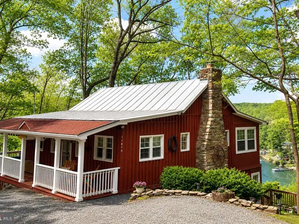 11870 Point View Dr, Manassas, VA 20112