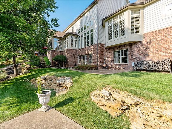 5th image of 686 Morel Ct