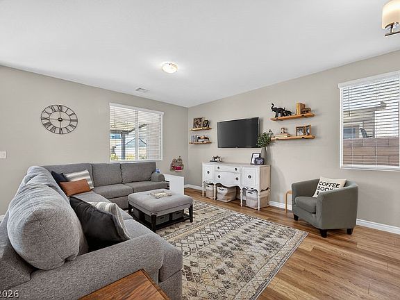 4th image of 1021 Cliff Castle Ave