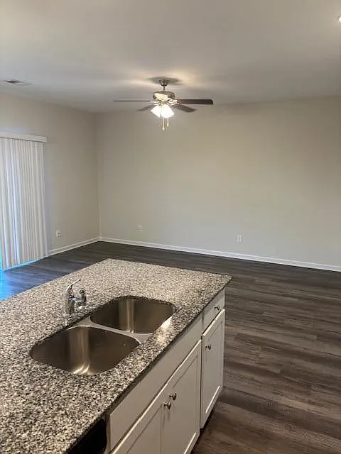 3 bed, 2.5 bath, 1592 sqft, $1,750 — Photo 4