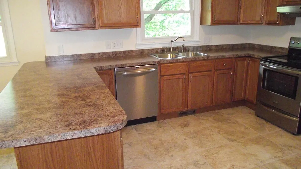 5 bed, 2262 sqft, $2,250 — Photo 2