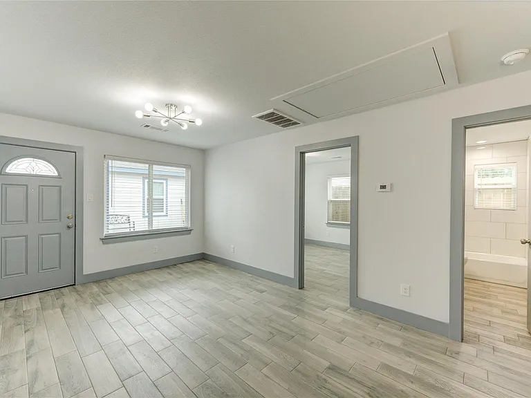 3112 Wentworth St #2 — Photo 15