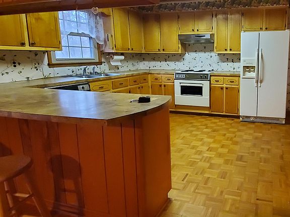 2nd image of 475 Laurel Park Ave