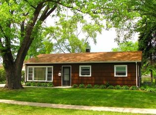 400 W Division St, Mundelein, IL 60060