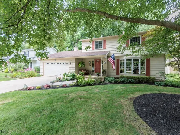 37451 Hunters Ridge Rd, Solon, OH 44139